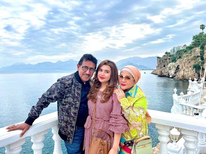 Kenalin Nih, Sharifa Azella Alhamid Cucu Elvy Sukaesih Mulai Jadi Artis