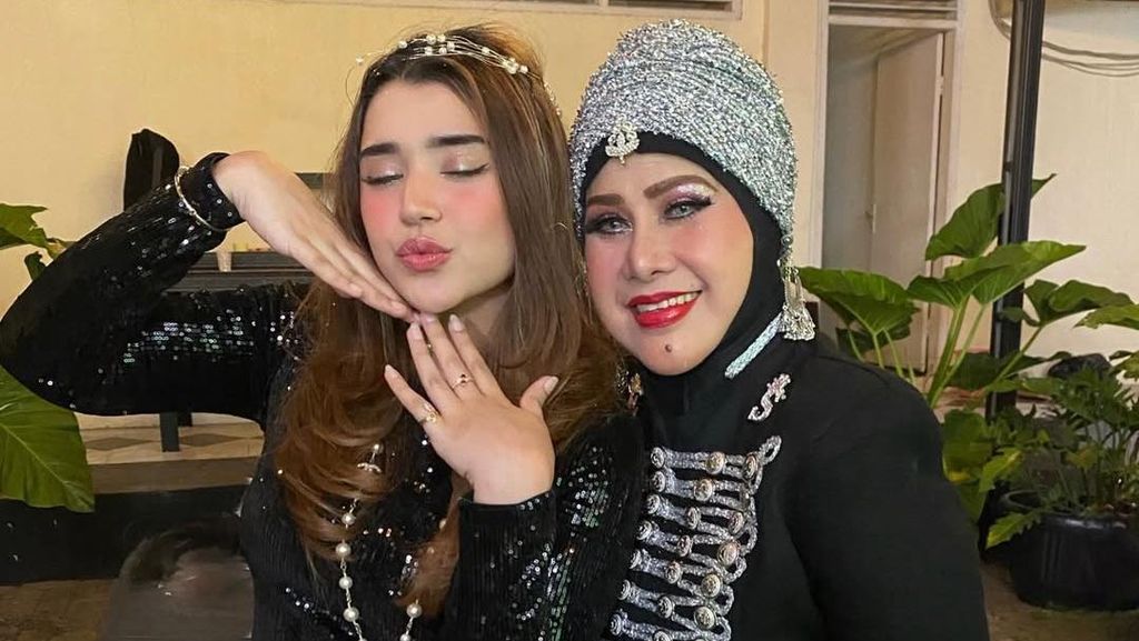 Kenalin Nih, Sharifa Azella Alhamid Cucu Elvy Sukaesih Mulai Jadi Artis