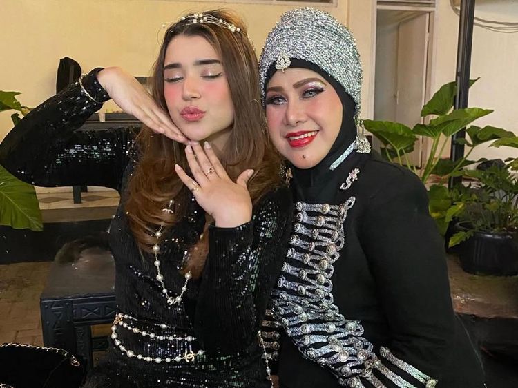Kenalin Nih, Sharifa Azella Alhamid Cucu Elvy Sukaesih Mulai Jadi Artis
