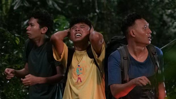Warung Pocong Film Warung Pocong hadir dengan perpaduan horor dan komedi. Dibintangi komika ternama, film ini menjanjikan pengalaman menonton yang segar dan menghibur.