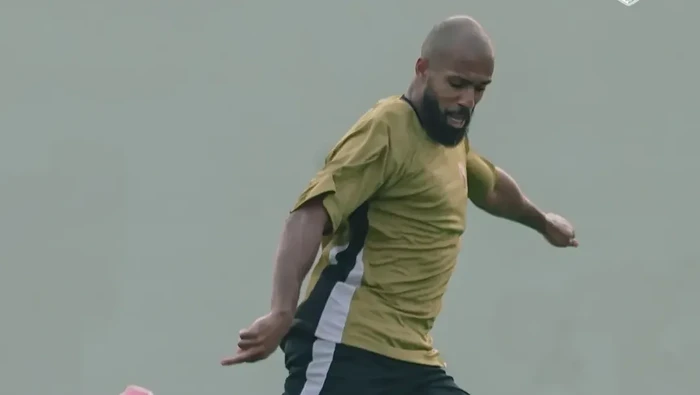 Alex Tanque menjadi salah satu pemain PSM Makassar dengan gaji termahal, 300 ribu Euro atau setara Rp 5,21 miliar per tahun. Alex Tanque menjadi salah satu pemain PSM Makassar dengan gaji termahal, 300 ribu Euro atau setara Rp 5,21 miliar per tahun.