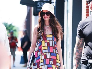Gaun Anne Hathaway yang Kena Noda di The Devil Wears Prada 2 Bakal Dilelang