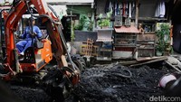 Pengerukan dengan kedalaman 2-3 meter sebagai upaya mengatasi banjir di wilayah tersebut.