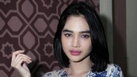 Arlida Putri merupakan penyanyi yang suka meng-cover beberapa lagu, salah satu yang booming Ikan Dalam Kolam. Ia kelahiran Surabaya. (Foto: dok Instagram arlidaputrii)