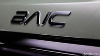 Kehadiran BJ30 Hybrid menjadi bukti keseriusan Beijing Automotive Industry Corporation (BAIC) dalam menggarap pasar SUV Tanah Air. Model ini mengusung teknologi hybrid canggih dengan desain maskulin yang menonjol.