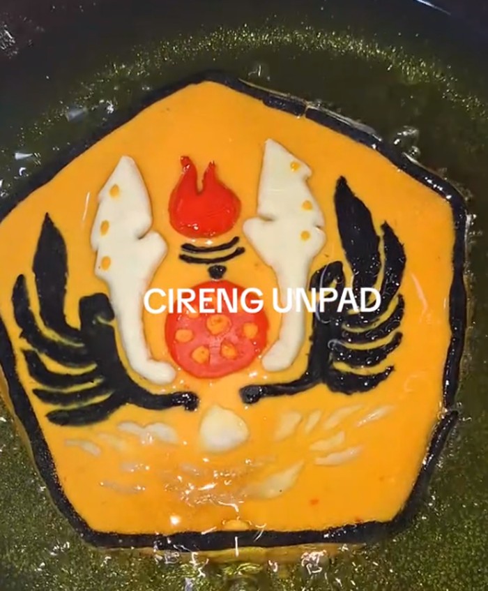 Bentuk cireng unik Gemas! 10 Karya 'Ahli Cireng', Ada Celana Gajah hingga Tung Tung Sahur