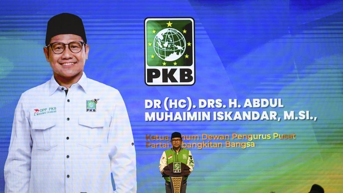 Bimtek anggota fraksi PKB DPRD se-Indonesia Ketua Umum PKB Muhaimin Iskandar memberikan arahan saat bimbingan teknis (Bimtek) anggota Fraksi PKB DPRD seluruh Indonesia di Jakarta, Selasa (22/7/2025). Bimtek yang digelar dalam rangka peringatan Hari Lahir Ke-27 PKB itu mengusung tema Teknologi Informasi dan Komunikasi untuk Meningkatkan Kinerja Anggota DPRD. ANTARA FOTO/Hafidz Mubarak A/tom.