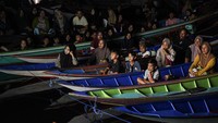 Program ini menayangkan film indie terkurasi, disertai diskusi komunitas dan pertunjukan seni lokal, dengan dukungan Kementerian Kebudayaan melalui Dana Indonesiana — Sinema Mikro. (ANTARA FOTO/M Risyal Hidayat)  