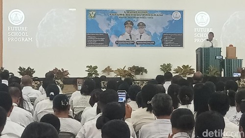 Bupati Flores Timur launching Future School di Gedung OMK Larantuka, Rabu (23/7/2025). (Yurgo Purab)