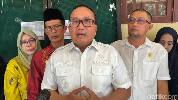 Bupati Kubu Raya Sujiwo minta Kemenag tindak tegas oknum guru yang rekam muridnya.