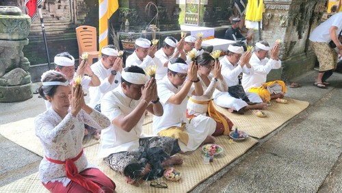 Bupati Wayan Adi Arnawa saat menghadiri Karya Agung Mamungkah Madya di Pura Dalem Cungkub Banjar Adat Mambal Delodan, Desa Mambal, Abiansemal, Rabu (23/7/2025).