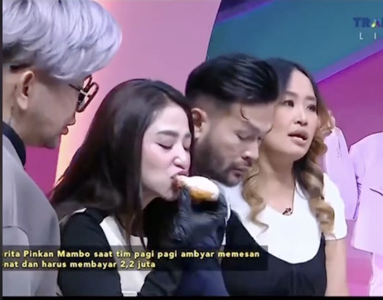Cicip Donat Pinkan Mambo, Dewi Persik: Enak Kayak Roti Cakwe