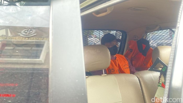 Dandan, tersangka keempat kasus korupsi perawatan truk sampah di DLH Kabupaten Sukabumi.