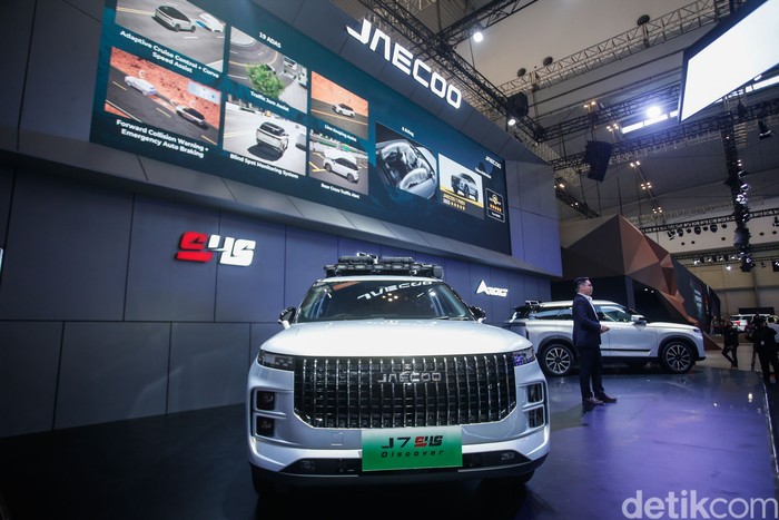 Mobil Jaecoo J7 AWD dan J7 SHS diperkenalkan saat ajang GIIAS 2025, di ICE BSD, Tangerang, Rabu (23/7/2025).