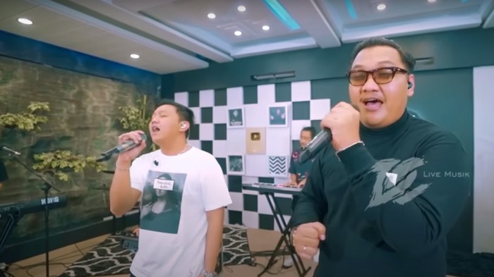 Denny Caknan Ft Ndarboy Genk Menyanyikan Lagu Ojo Nangis