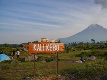 Campground Indah Sarkawi Kali Kebo dengan Pemandangan Gunung Semeru