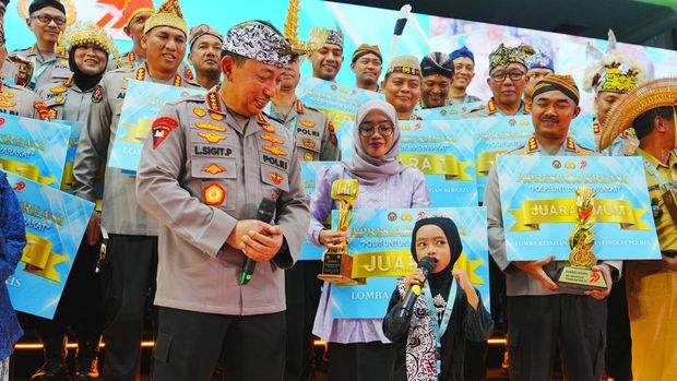 Dongeng 'Polisi Sahabat Anak' yang dibawakan anak TK bernama Hafiza (6) begitu memukau Kapolri dan para tamu undangan yang hadir. (dok Polri)
