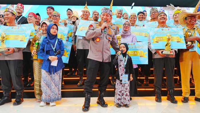 Dongeng Polisi Sahabat Anak yang dibawakan anak TK bernama Hafiza (6) begitu memukau Kapolri dan para tamu undangan yang hadir. (dok Polri)