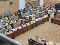 Erick Thohir Dampingi Bos Danantara Rapat di DPR, Bahas Apa?