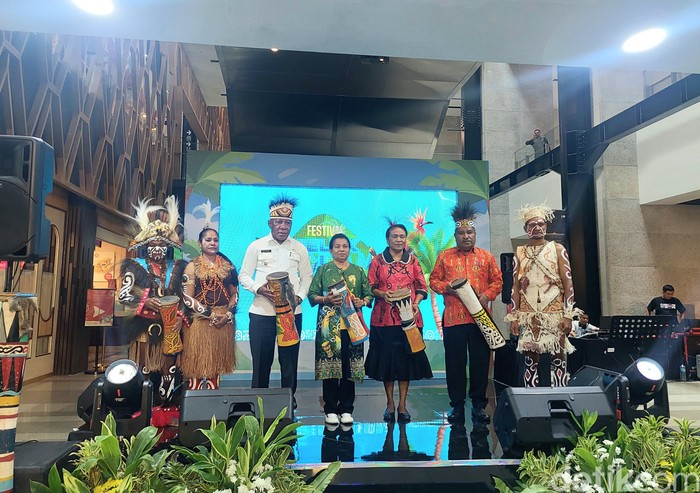 Festival Teluk Wondama di Gedung Sarinah