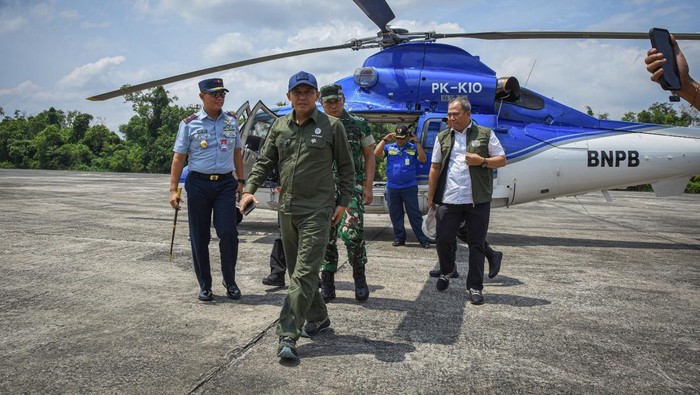 Foto: Menteri Kehutanan saat tiba di Lanud RSN usai patroli kebakaran hutan dan lahan di Rokan Hilir (Dok Humas Kemenhut)
