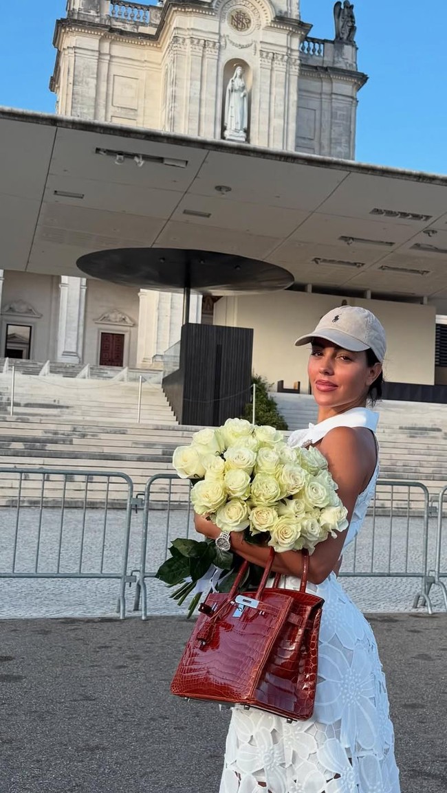 Bukan rahasia lagi jika Georgina menjalani hidup yang glamour selama 10 tahun belakangan, termasuk dengan gaya busana mewah.Foto: Instagram/georginagio