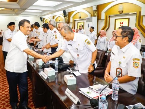 Gubernur Jateng, Ahmad Luthfi, saat menghadiri Rakor POK Triwulan II di Gedung B lantai 5, Gubernuran, Semarang, Rabu (23/7/2025).