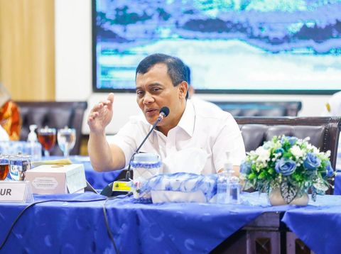 Gubernur Jateng, Ahmad Luthfi, saat menghadiri Rakor POK Triwulan II di Gedung B lantai 5, Gubernuran, Semarang, Rabu (23/7/2025).