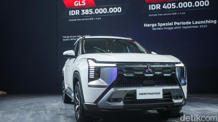 Harga resmi Mitsubishi Destinator akhirnya diumumkan ajang Gaikindo Indonesia International Auto Show (GIIAS) 2025, Rabu (23/7/2025). SUV keluarga premium itu dilepas dengan banderol harga mulai dari Rp 385 juta.