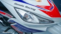 Sumber lain mengatakan, Honda Dash 125 punya konsumsi BBM hingga 55 km/liter. Sementara kapasitas tangkinya 4,3 liter. Maka, dalam kondisi full tank, motor bisa melaju hingga 236 km! Foto: Doc. Motosaigon
