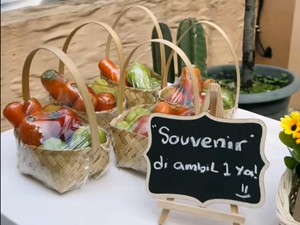 Pernikahan di Bandung Ini Viral, Bagi-Bagi Sayur Segar dari Kebun