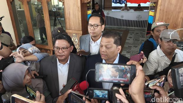 Tim kuasa hukum Jokowi, Firmanto Laksana, saat ditemui di Mapolresta Solo, Rabu (23/7/2025).