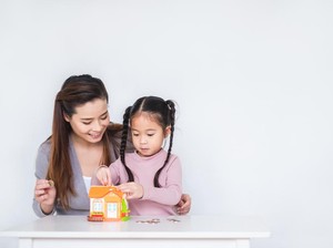 5 Cara Seru & Kreatif Ajarkan Anak Menabung Sejak Dini