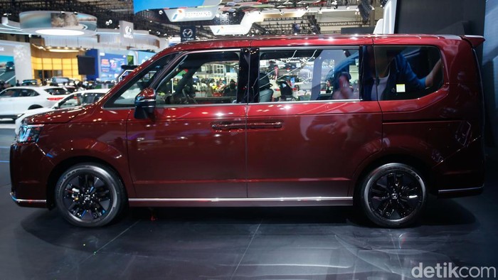 Intip Honda StepWGN Hybrid Meluncur di Indonesia PT Honda Prospect Motor (HPM) resmi mengumumkan harga Honda StepWGN di pameran Gaikindo Indonesia International Auto Show atau GIIAS 2025. Kendaraan hybrid penantang Nissan Serena dan Toyota Voxy tersebut dibanderol tak sampai Rp 700 juta!