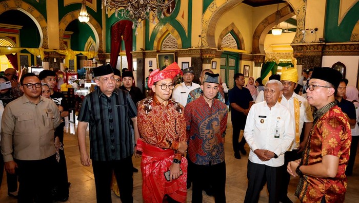 Istana Maimun Menteri Kebudayaan Republik Indonesia Fadli Zon saat mengunjungi Istana Maimun