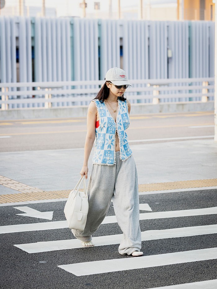 Jennie INCHEON, SOUTH KOREA - JULY 11: Jennie of BLACKPINK is seen leaving Incheon International Airport for attending for attending DEADLINE World Tour in Los Angeles on July 11, 2025 in Incheon, South Korea. (Photo by LEE JEONG MU/Imazins via Getty Images)