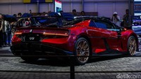 YangWang U9 digerakkan empat motor listrik dengan total tenaga 1.287 daya kuda. Torsi maksimalnya mencapai 1.680 Nm. Motor listriknya bisa berputar hingga kecepatan 21.000 rpm.  