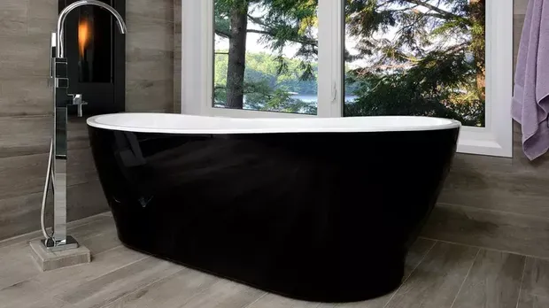 Lantai kamar mandi dari material kayu