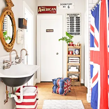 Lantai kamar mandi memakai material kayu