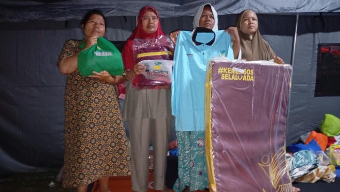 Kemensos Salurkan Bantuan untuk Korban Kebakaran di Bukit Duri-Tambora