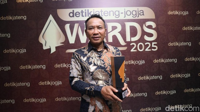 Kepala Kanwil ATR BPN Jateng Lampri usai menerima penghargaan di detikJateng-Jogja Awards, Rabu (23/7/2025).