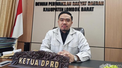 Ketua DPRD Kabupaten Lombok Barat (Lobar), Lalu Ivan Iskandar Indaryadi, saat ditemui di ruangannya, Rabu (23/7/2025). (M. Zahiruddin)