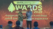 Legislator Jateng Ferry Wawan Cahyono Terima detikJateng-Jogja Awards 2025