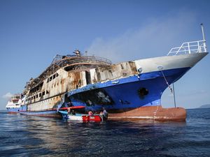 KM Barcelona 5 Terbakar, Upaya Pendinginan Terus Dilakukan