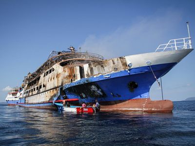 KM Barcelona 5 Terbakar, Upaya Pendinginan Terus Dilakukan