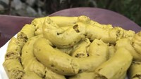 Selain kue berbentuk toilet, ada juga kue yang bertopping kotoran. Bedanya kue satu ini memperlihatkan kotoran yang berantakan. Foto: TikTok