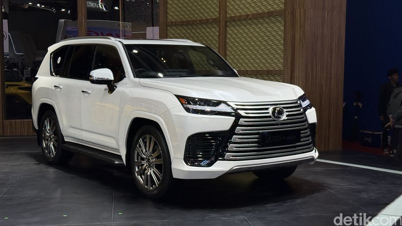 Lexus LX 700h meluncur di GIIAS 2025
