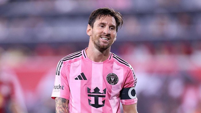 HARRISON, NEW JERSEY - JULY 19: Lionel Messi #10 of Inter Miami looks on during the second half against the New York Red Bulls at Sports Illustrated Stadium on July 19, 2025 in Harrison, New Jersey. (Photo by Jordan Bank/Getty Images)