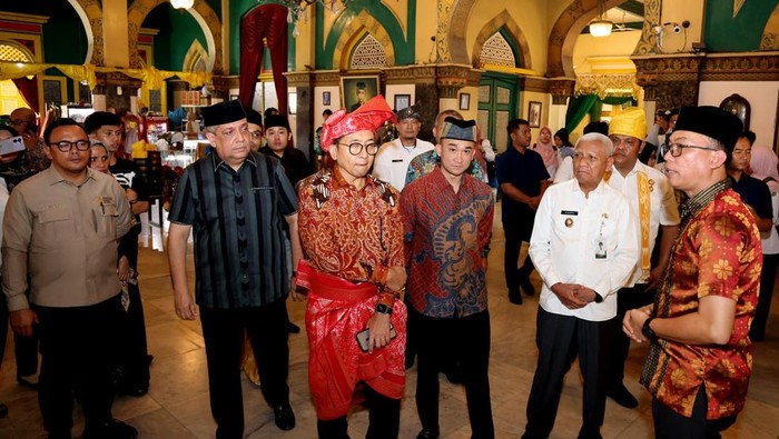 Menbud Fadli Zon mengunjungi Istana Maimun di Kota Medan. (Dok. Diskominfo Sumut)