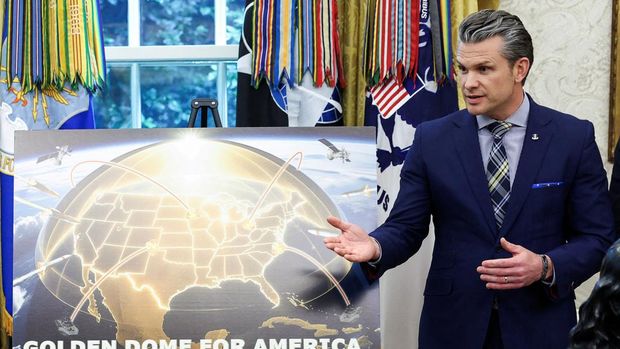 Menteri Pertahanan AS Pete Hegseth berbicara tentang perisai pertahanan rudal Golden Dome, di Ruang Oval Gedung Putih di Washington, D.C., AS, 20 Mei 2025. (REUTERS/Kevin Lamarque/File Photo)